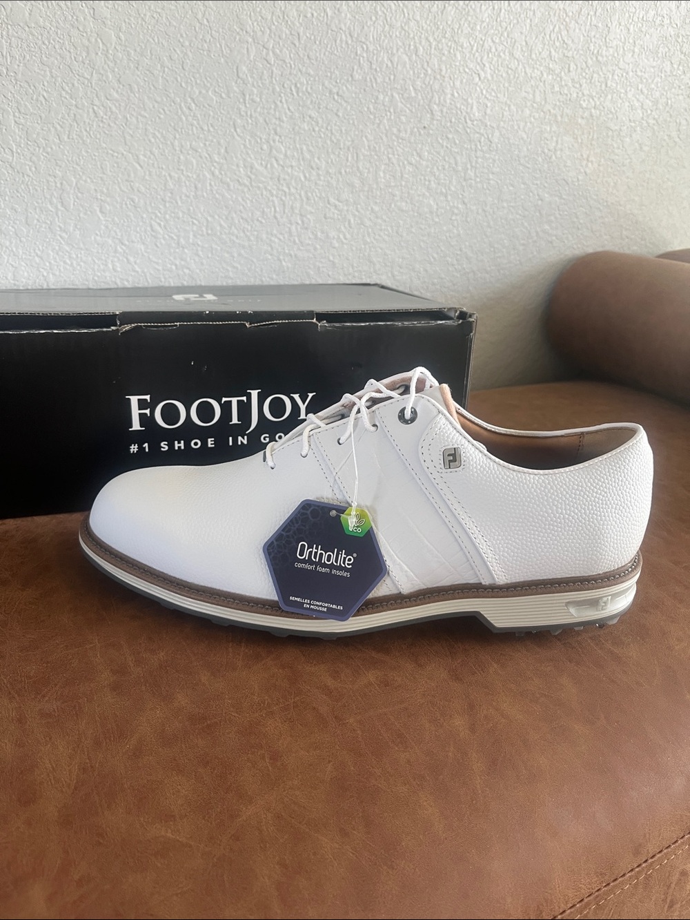 FootJoy White Leather Men’s Golf Oxfords with Brown Trim